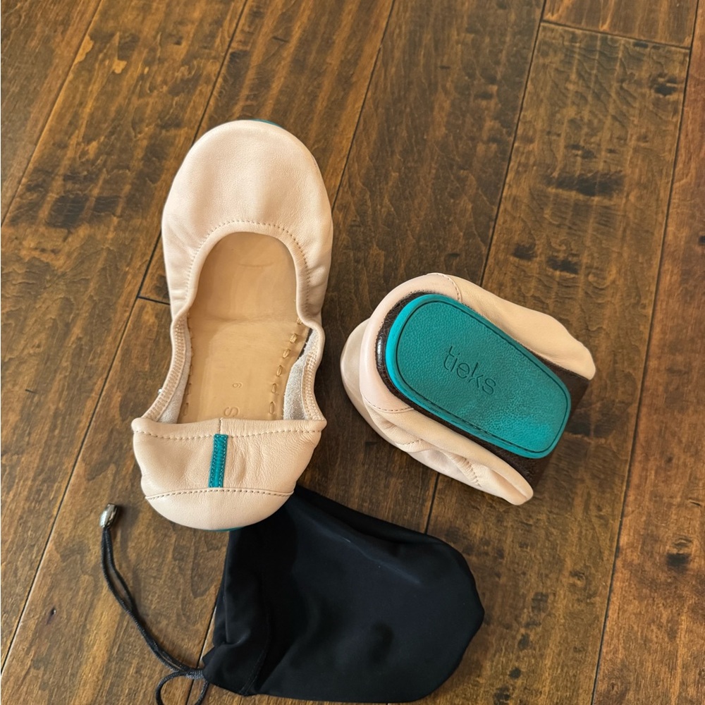 Tieks Cream Leather Ballet Flat Shoes, size 9